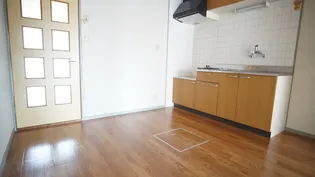 ペアーハイツ B【2階】の居間