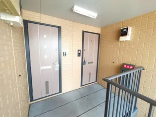 クレストコートB【1階】の玄関