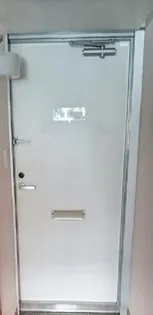 レオパレスアンテルブルグII【1階】の玄関