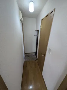 グランディール新開【1階】の玄関