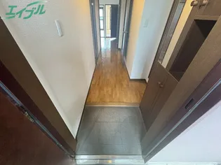 RAUM AZALEE【2階】の玄関