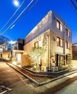 ウェルスクエアイズム下北沢【1階】の外観