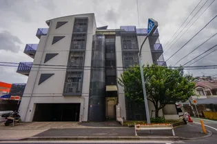 東京都世田谷区下馬1【マンション】の外観