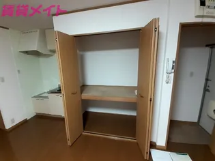 プチモールエイワ【1階】の内装