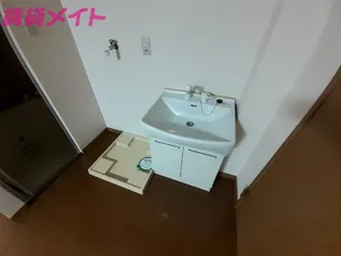 プチモールエイワ【1階】の内装