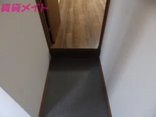 プチモールエイワ【1階】の玄関