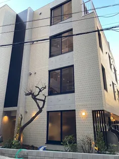 東京都新宿区市谷仲之町【マンション】の外観