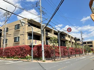 エストライフつつじヶ丘三番館【1階】の外観