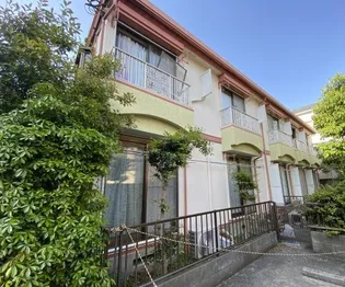 ファミーユ酒井【1階】の外観