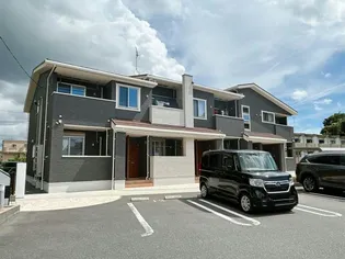 ベルヴィー 寺の前の画像