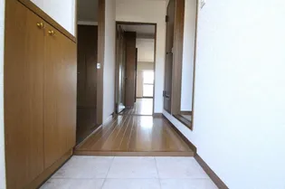 メゾン・モンシェリー【2階】の玄関