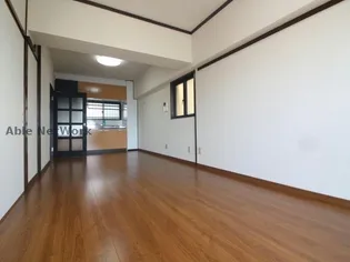 エラン宮崎2番館【4階】の居間