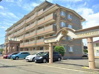 シャングリラ高松【3階】の外観