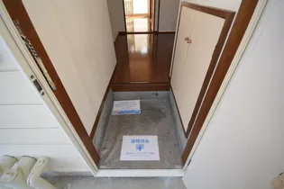 コンフォルターブル【1階】の玄関