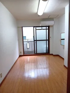 リバティハイツ美園【3階】の居間