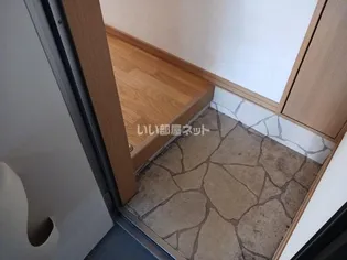 グランディール新開【2階】の玄関