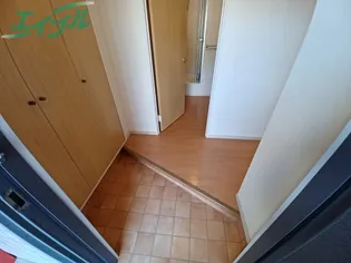 ビレッジ石塚 D棟【2階】の玄関