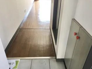 朝日プラザカレッジスクエアI【3階】の玄関