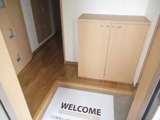 マンションマルカ サウス【1階】の玄関