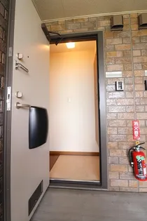 サニーハイツ田園 A【2階】の玄関