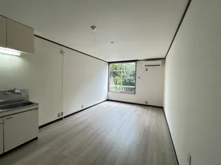 リッチヒルズ【1階】の居間