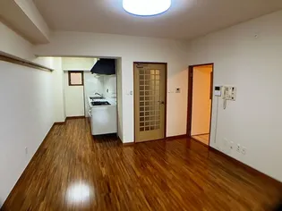 ライオンズマンション泊第6【3階】の居間