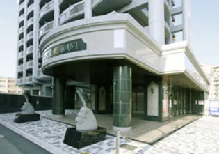 ロイヤル渡辺通【11階】の外観