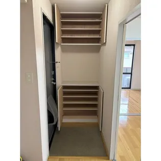 ディアス三納【1階】の玄関