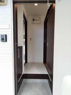 ロイヤルハイツ川西【2階】の玄関