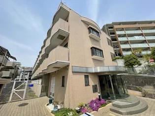 ラ・パルフェ・ド・シャテーニュ【2階】の外観