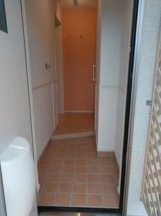 ルーセント・ヴィラ B【1階】の玄関