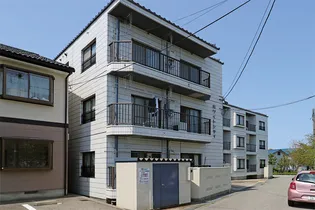 ホワイトシティ【2階】の外観