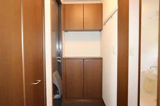 ルピナス B101【1階】の玄関