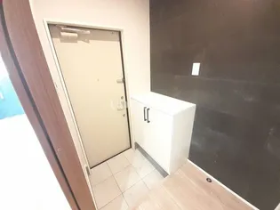 Con Gatos(コン ガトス)【1階】の玄関