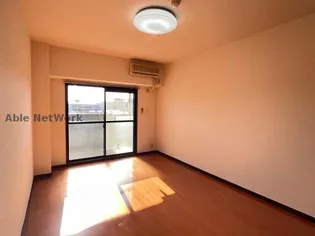 ロイヤル江戸橋【5階】の居間