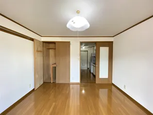 コンフォール【2階】の居間