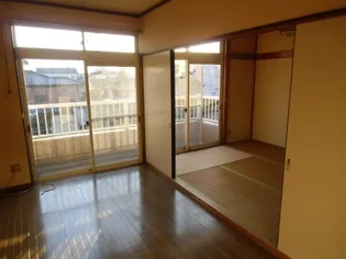 シャルム埣寺【1階】の居間