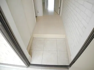 Modern Plazzo 戸石Aの玄関