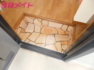 フェアリーランド A棟【1階】の玄関