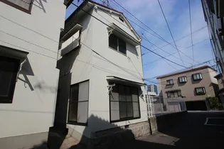 上本アパート東棟【1階】の外観