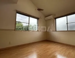 パークサイド永島弐番館【2階】の居間