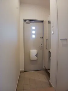 ガーデン【1階】の玄関