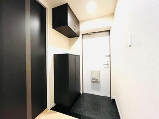 サンヒルズ ひまわり【2階】の玄関