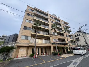 グランシティユーロリゾート葉山南【4階】の外観