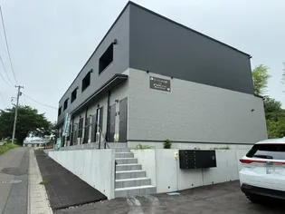 ピースランド吉岡【1階】の外観