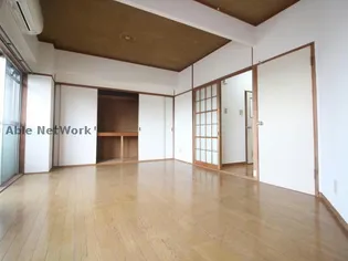 KMCビル【3階】の居間