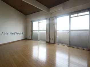 KMCビル【3階】の居間