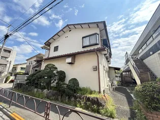 ホワイトベル【2階】の外観