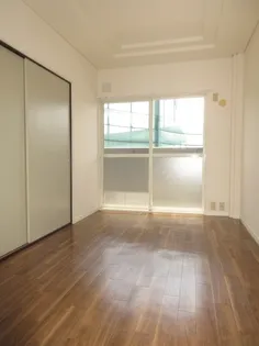 ミロワール【2階】の居間