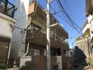 クレドハウス新宿【2階】の外観